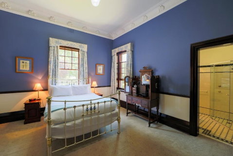 Petersons Armidale Winery And Guesthouse - Accommodation Main Beach 2