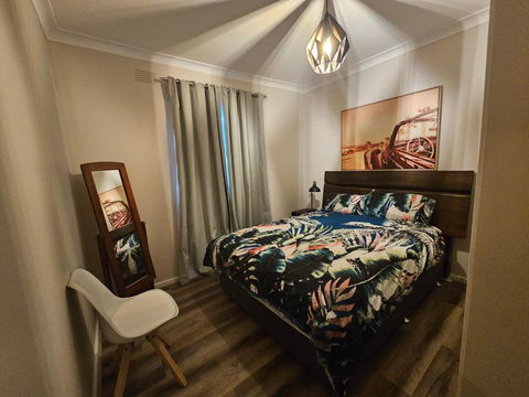 Phoenix House - Accommodation Main Beach 0