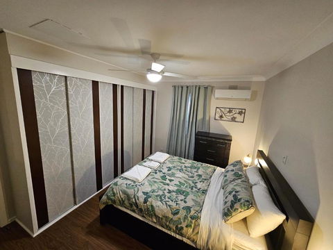 Phoenix House - Accommodation Main Beach 2