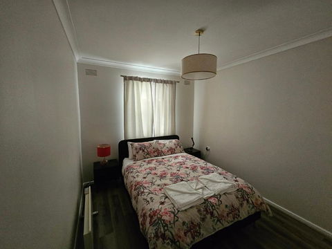 Phoenix House - Accommodation Main Beach 3