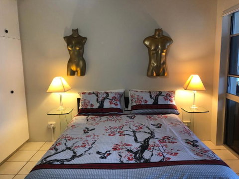 Phoenixonking - Accommodation Main Beach 3