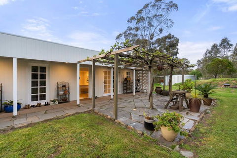 Piambong House - Accommodation Main Beach 1
