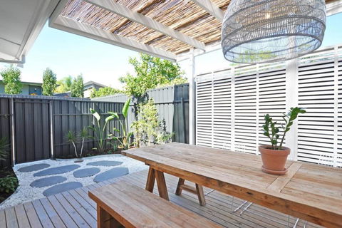 Pine At Arlos Glenelg South - Accommodation Main Beach 0