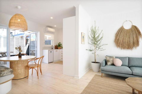 Pine At Arlos Glenelg South - Accommodation Main Beach 3