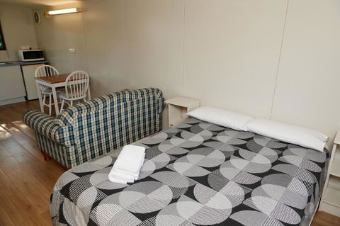 Pine Country Caravan Park - Accommodation Main Beach 2