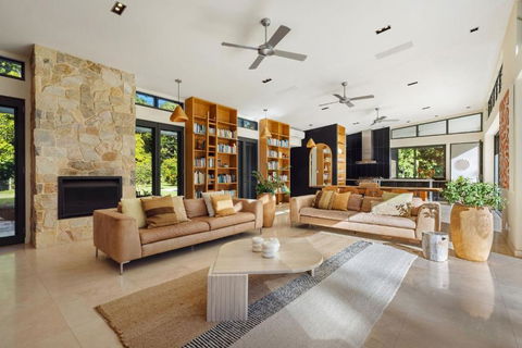 Pine Mountain - Accommodation Main Beach 2