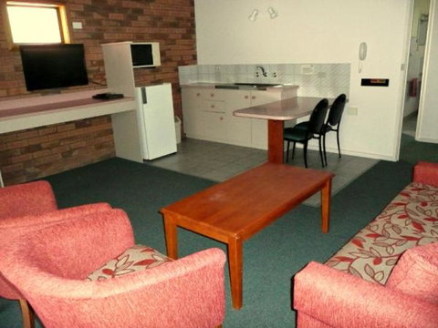 Pinnacle Holiday Lodge - Accommodation Main Beach 1