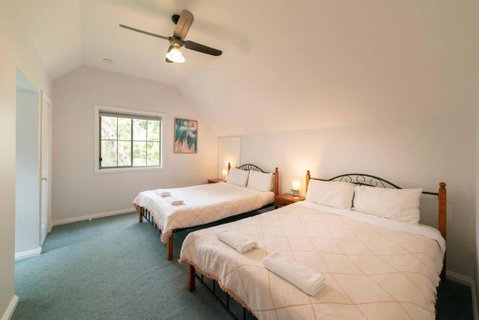 Pinnacle Retreat - Accommodation Main Beach 2