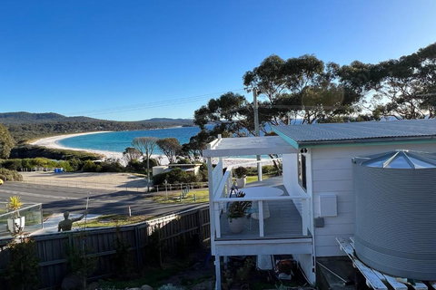 PIPI SHACK - Iconic Waterfront Shack Binalong Bay - Accommodation Main Beach 0