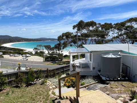 PIPI SHACK - Iconic Waterfront Shack Binalong Bay - Accommodation Main Beach 1