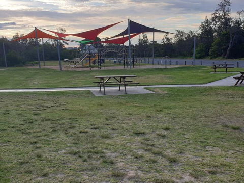 Play@Lakes - Accommodation Main Beach 3