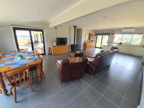 Pleasant Hill BnB - Accommodation Main Beach 3
