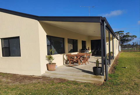 Pleasant Hill BnB - Accommodation Main Beach 0