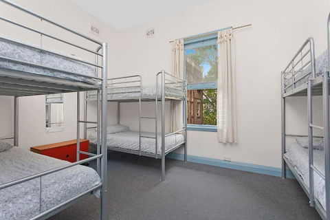 PodBed Sydney - Accommodation Main Beach 3
