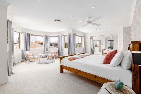 Pool Sauna Cinema Office Room 4BR Spacious House - Accommodation Main Beach 2