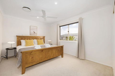 Pool Sauna Cinema Office Room 4BR Spacious House - Accommodation Main Beach 3