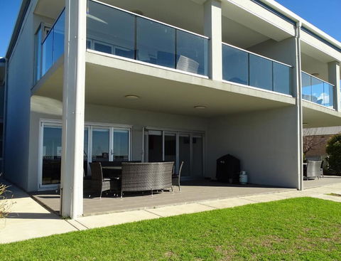 Port Vincent Seaside Apartments - Apartment 1 - Accommodation Main Beach 0