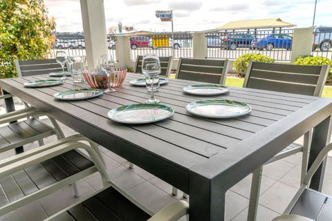 Port Vincent Seaside Apartments - Apartment 2 - Accommodation Main Beach 0