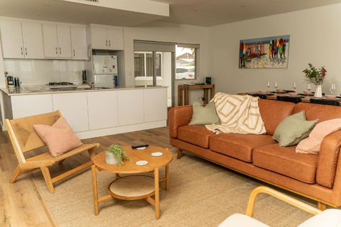 Port Vincent Seaside Apartments - Apartment 2 - Accommodation Main Beach 3