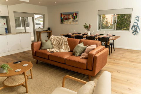 Port Vincent Seaside Apartments - Apartment 2 - Accommodation Main Beach 2