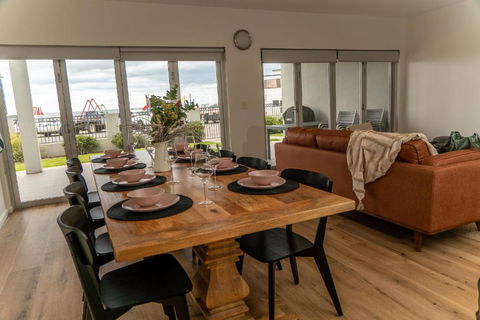 Port Vincent Seaside Apartments - Apartment 2 - Accommodation Main Beach 1