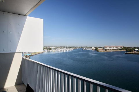 Portside On Honeysuckle - Accommodation Main Beach 1