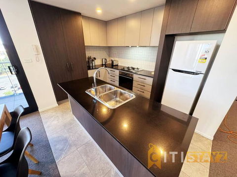 Posh In Phillip - 2bd 2bth Apt - Accommodation Main Beach 1