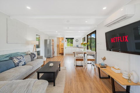 Pet Friendly Cozy Cabin - Accommodation Main Beach 0