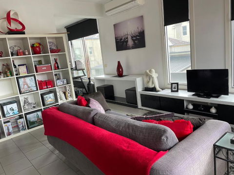 Radiance - Chic Fitzroy Street Apartment - Accommodation Main Beach 0