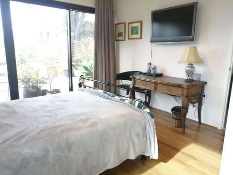 Private & Cosy! Master Bedroom In Perth With Garden View - Accommodation Main Beach 1