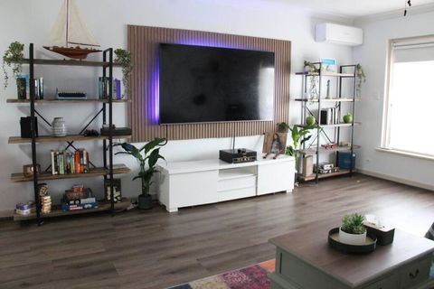Raeside Home - Accommodation Main Beach 0