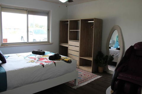Raeside Home - Accommodation Main Beach 1