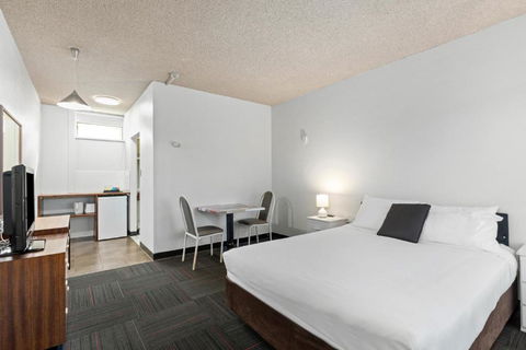 Red Carpet Motel - Accommodation Main Beach 1