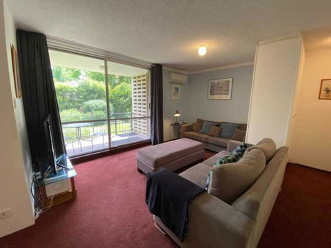 Quiet 2BR Apartment With Garden Views In Griffith - Accommodation Main Beach 0