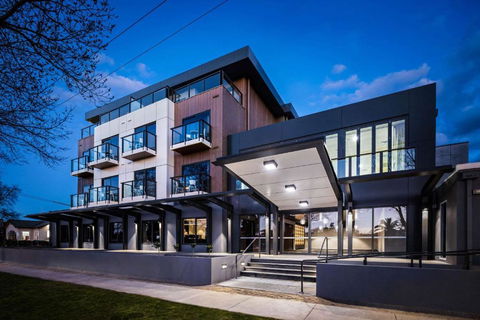 Quality Hotel Lakeside - Accommodation Main Beach 0