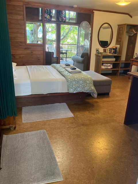 Potters Cottage - Accommodation Main Beach 1