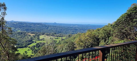 Potters Place Montville - Accommodation Main Beach 2