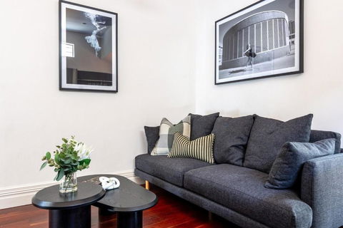 Prahran Timeless & Modern Haven, With Parking - Accommodation Main Beach 1