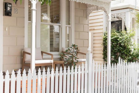 Prahran Timeless & Modern Haven, With Parking - Accommodation Main Beach 0