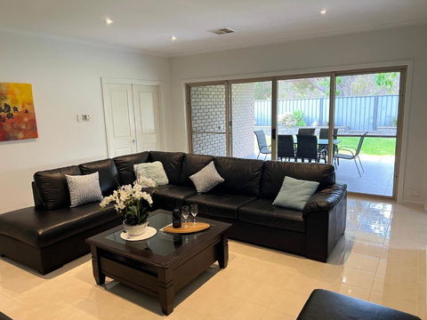 Premium Barossa Getaway - Accommodation Main Beach 1