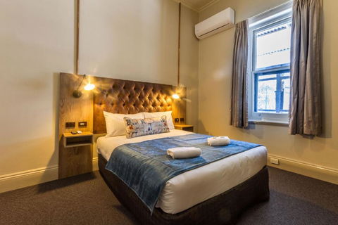 Pretoria Hotel - Accommodation Main Beach 0