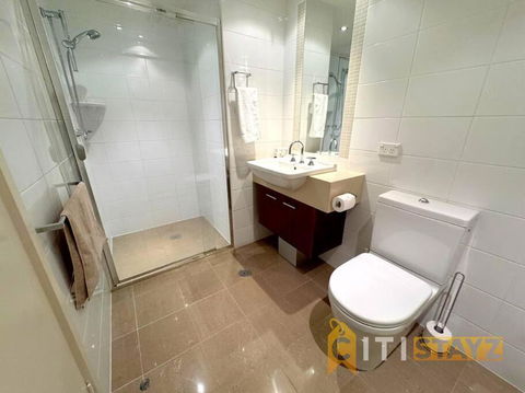 Pretty Penthouse - Close To ANU - Accommodation Main Beach 2