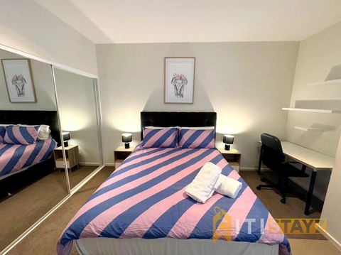 Pretty Penthouse - Close To ANU - Accommodation Main Beach 3