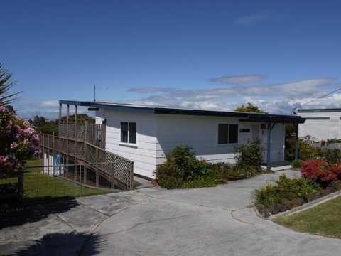 Prime Location - Totally Refurbished - Accommodation Main Beach 0