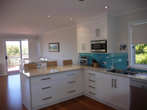 Prime Location - Totally Refurbished - Accommodation Main Beach 1