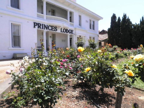 Princes Lodge Motel - Accommodation Main Beach 0