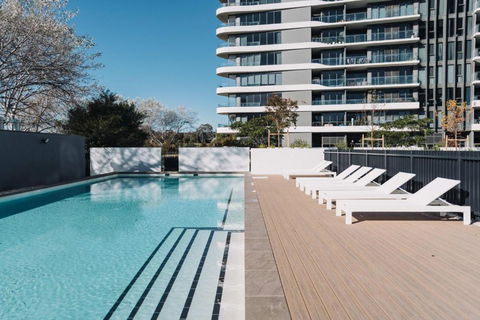 Pristine 2-Bed Apartment With Pool And BBQ - Accommodation Main Beach 0