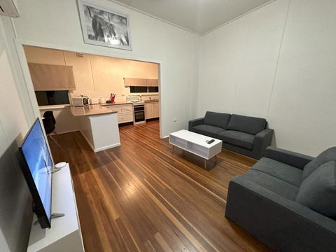 Private 1 Bedroom Apartment With Fenced Yard - Accommodation Main Beach 0