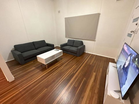 Private 1 Bedroom Apartment With Fenced Yard - Accommodation Main Beach 3