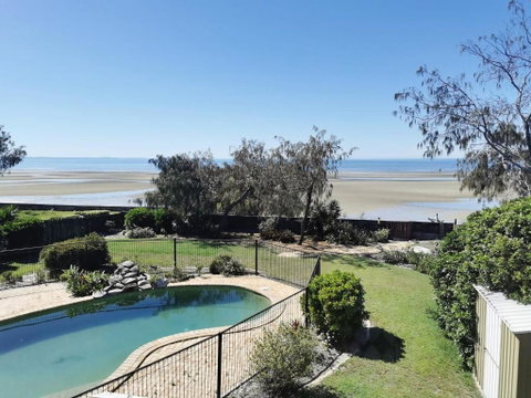 Private Beach House For Your Perfect Family Holiday - Accommodation Main Beach 0